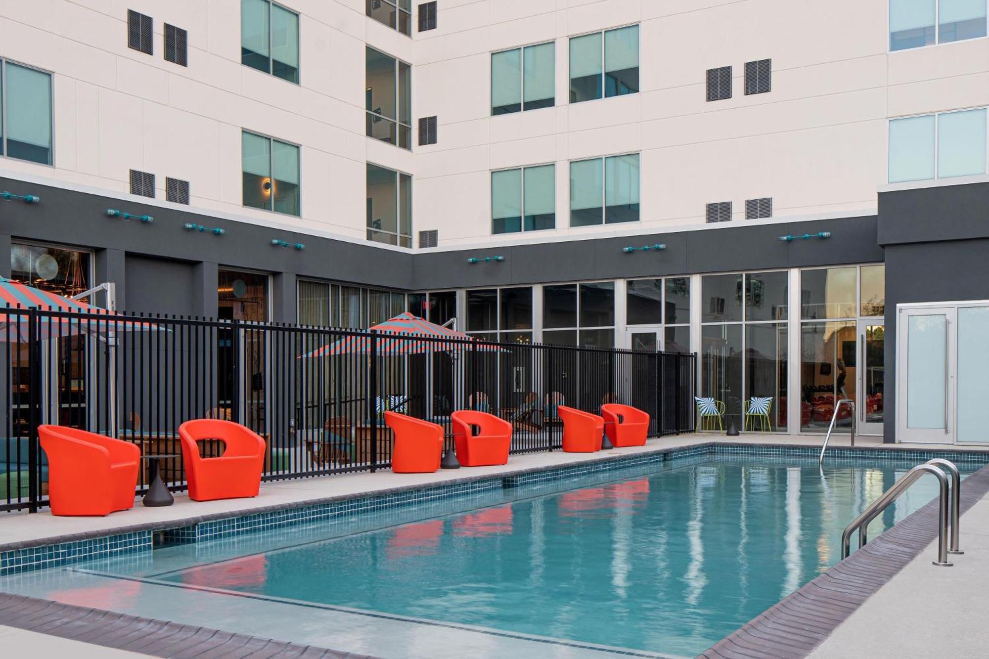 อลอฟต์ ฮูสตัน เชนันโดอาห์ Hotel Shenandoah ภายนอก รูปภาพ